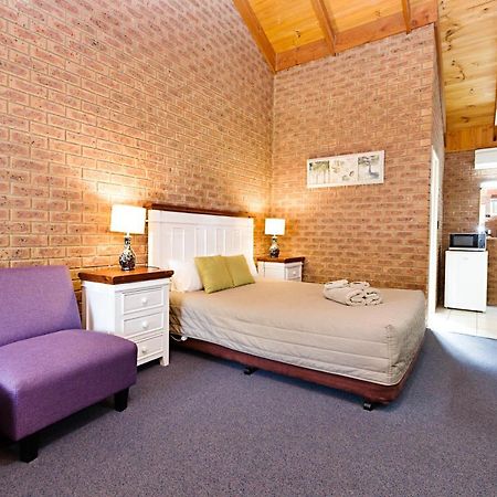 Beechworth Carriage Motor Inn Bagian luar foto